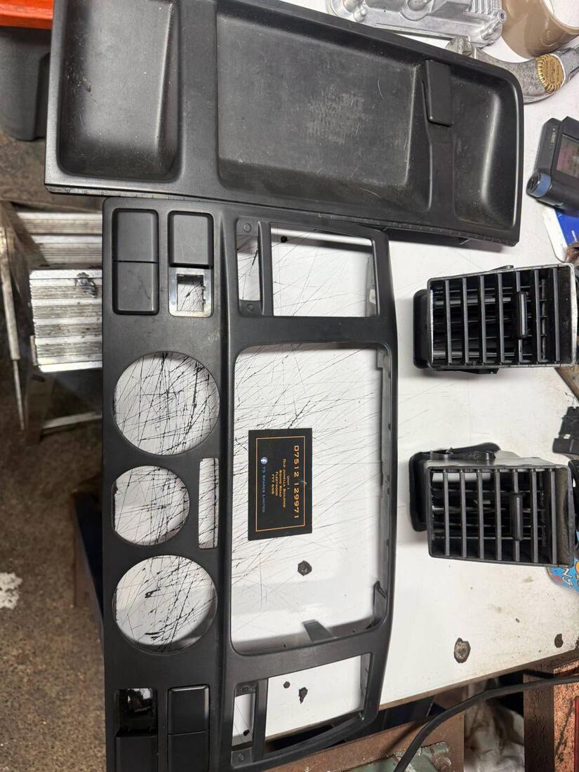Used VW Transporter dashboard, vents and interior parts ready to post